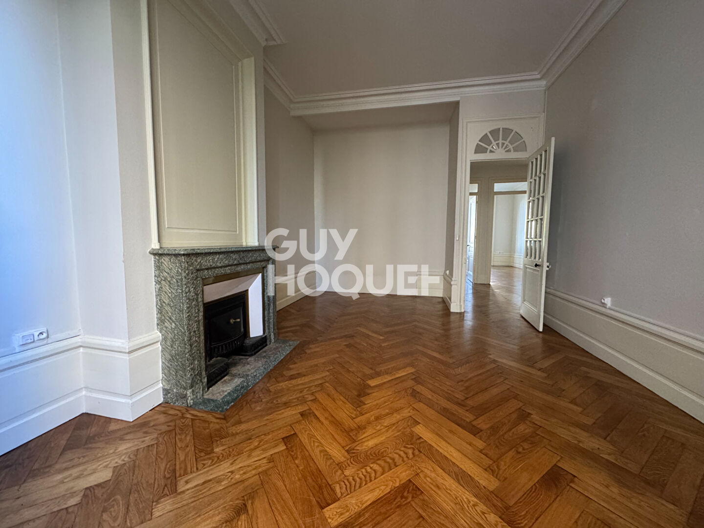Appartement T5 Boulevard -parquet et cheminée