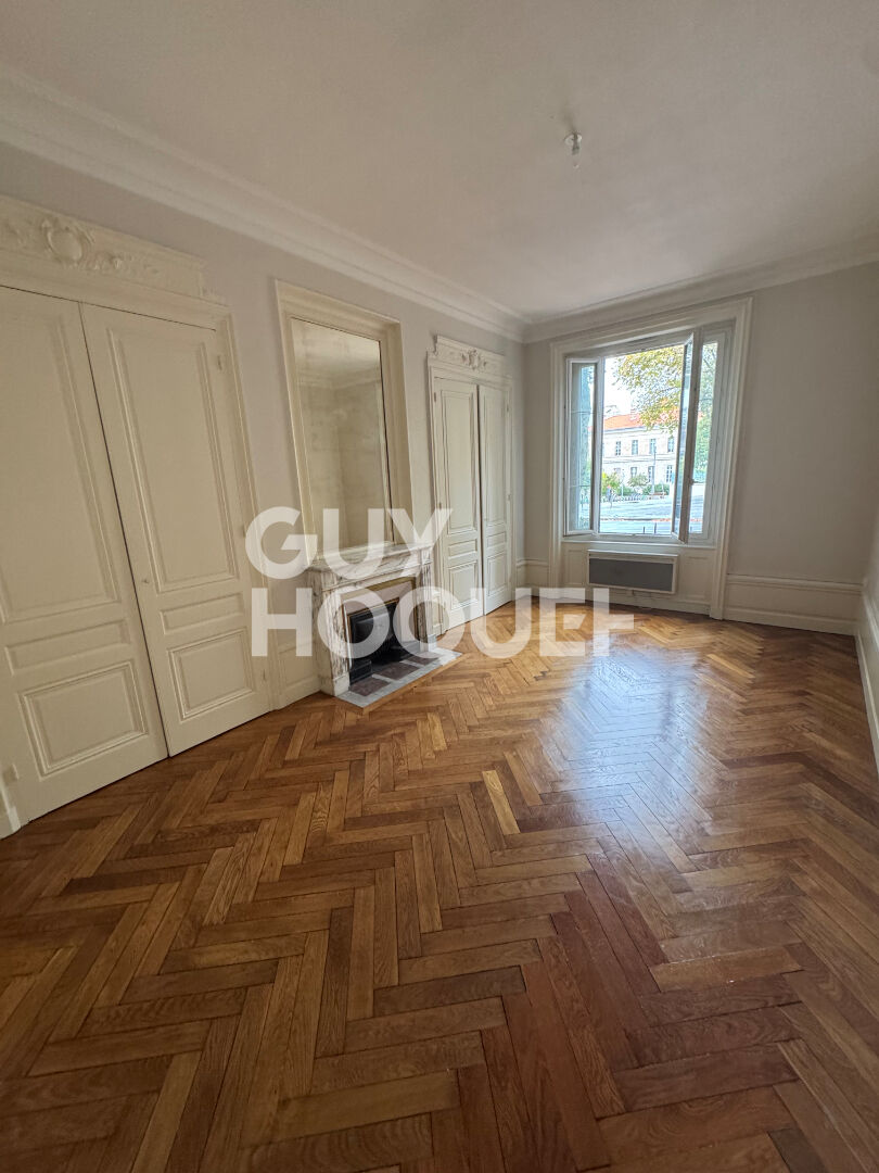 Appartement T5 Boulevard -parquet et cheminée