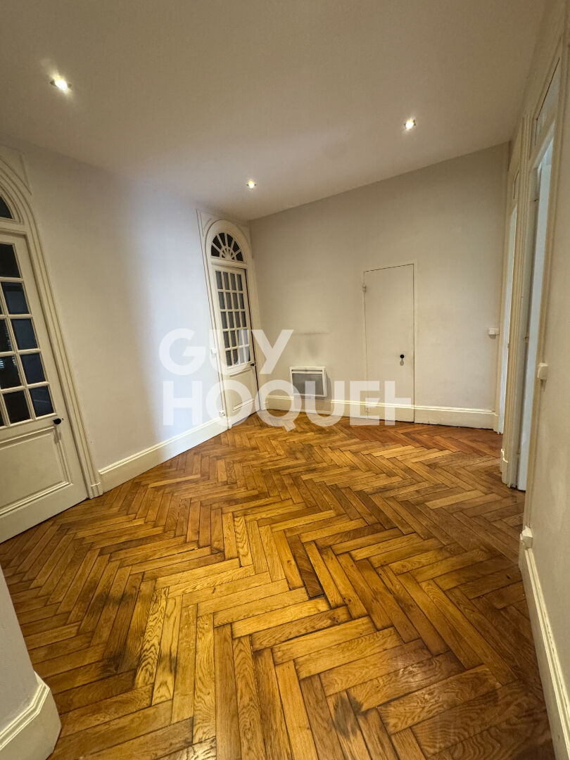 Appartement T5 Boulevard -parquet et cheminée