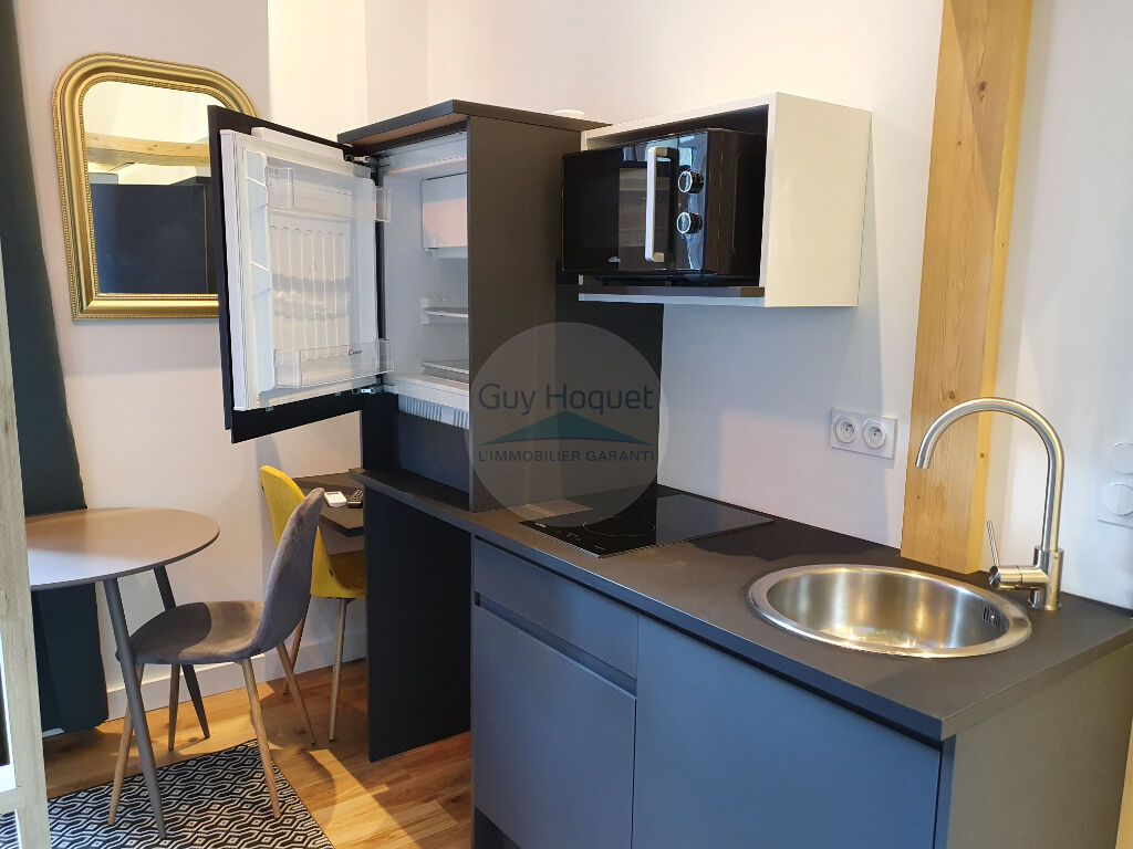 STUDIO meublé, décoré, climatisé rue Garibaldi