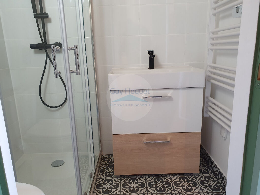 STUDIO meublé, décoré, climatisé rue Garibaldi