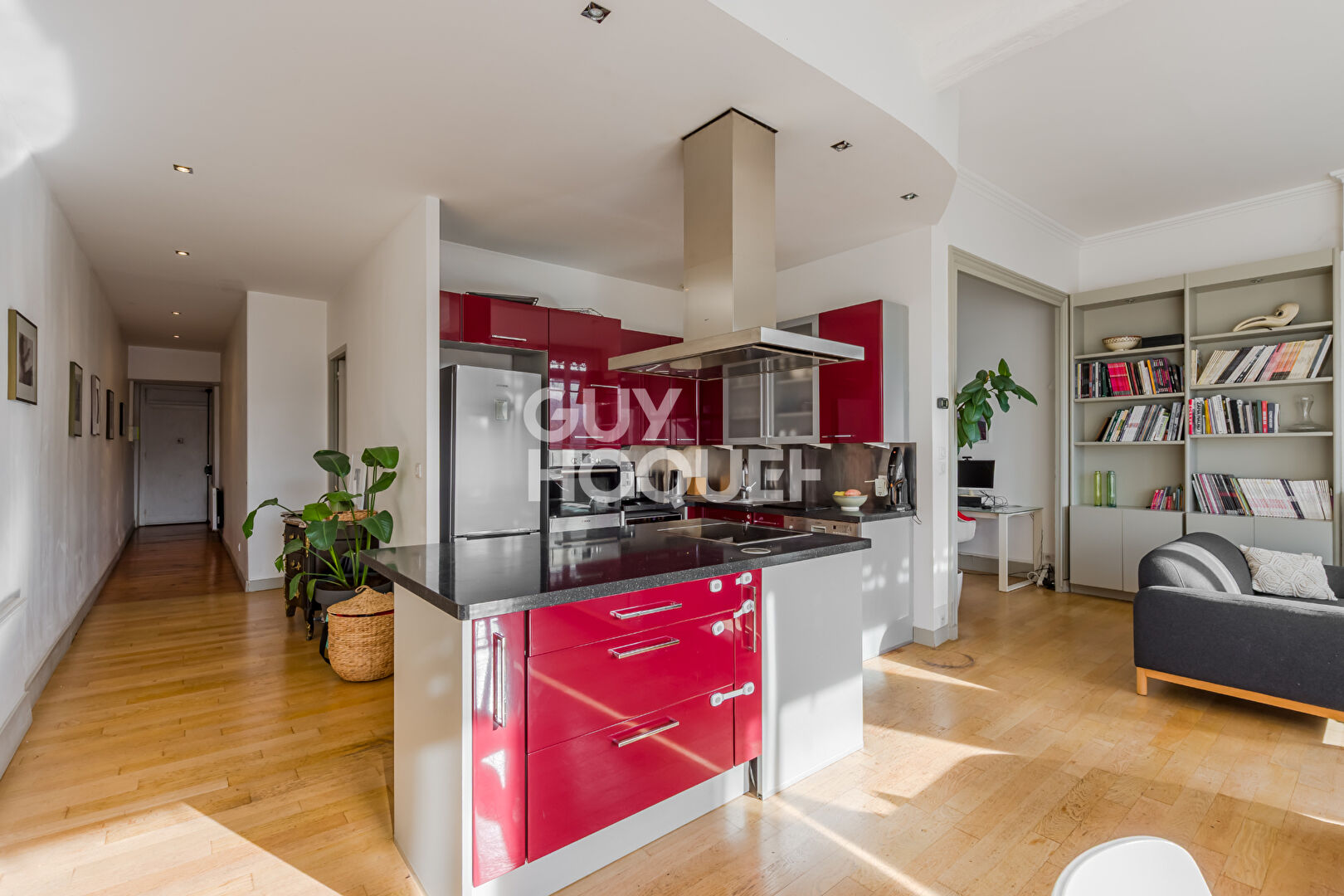 Appartement  idéalement placé sur le boulevard - vue dégagée - ascenseur-cave -grenier-