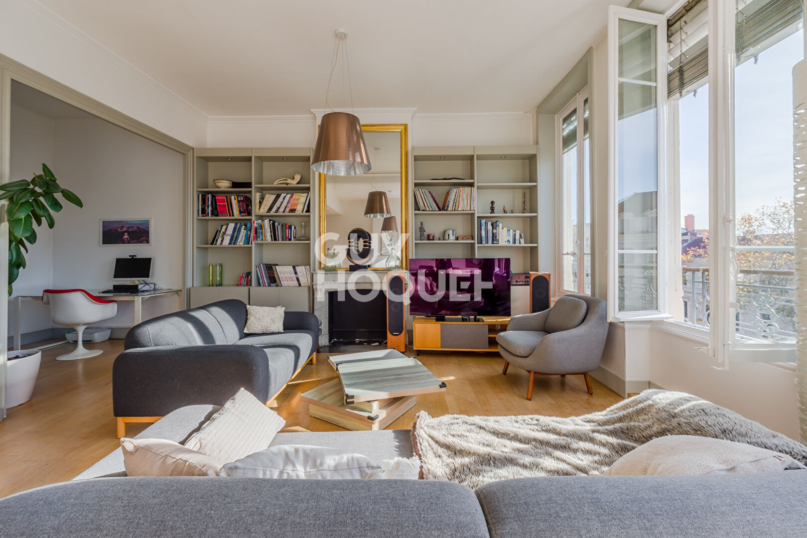 Appartement  idéalement placé sur le boulevard - vue dégagée - ascenseur-cave -grenier-