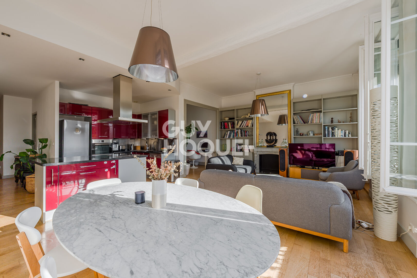 Appartement  idéalement placé sur le boulevard - vue dégagée - ascenseur-cave -grenier-