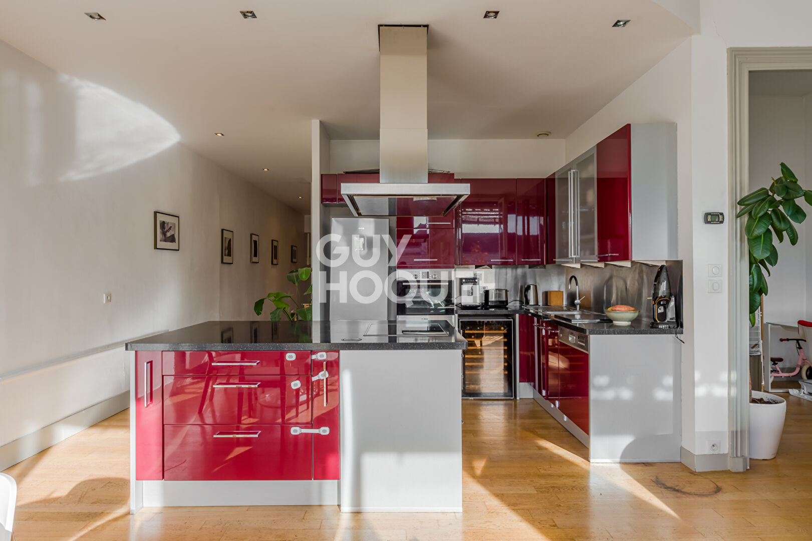 Appartement  idéalement placé sur le boulevard - vue dégagée - ascenseur-cave -grenier-