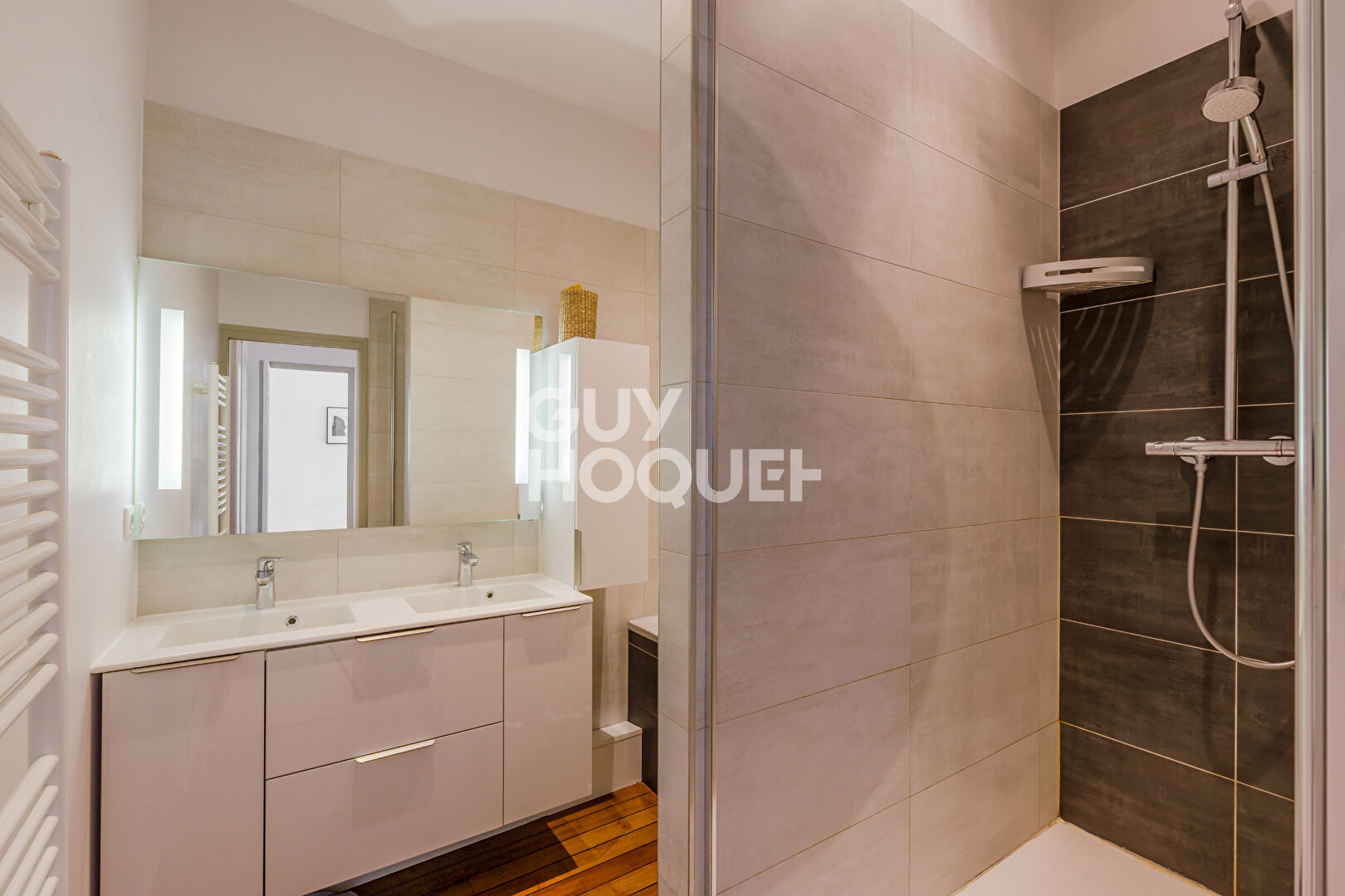 Appartement  idéalement placé sur le boulevard - vue dégagée - ascenseur-cave -grenier-