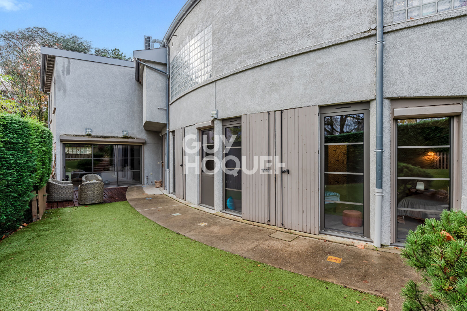 Loft Sainte Foy Les Lyon  / Lyon5  156 m2 carrez et 359 M2 de jardin -parking - climatisation et cave