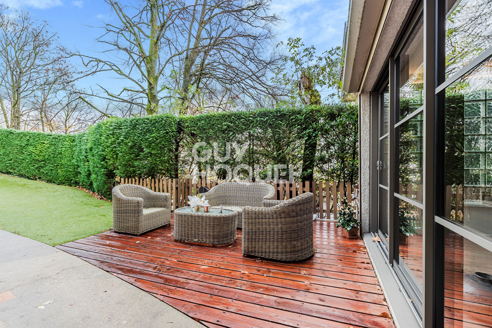 Loft Sainte Foy Les Lyon  / Lyon5  156 m2 carrez et 359 M2 de jardin -parking - climatisation et cave