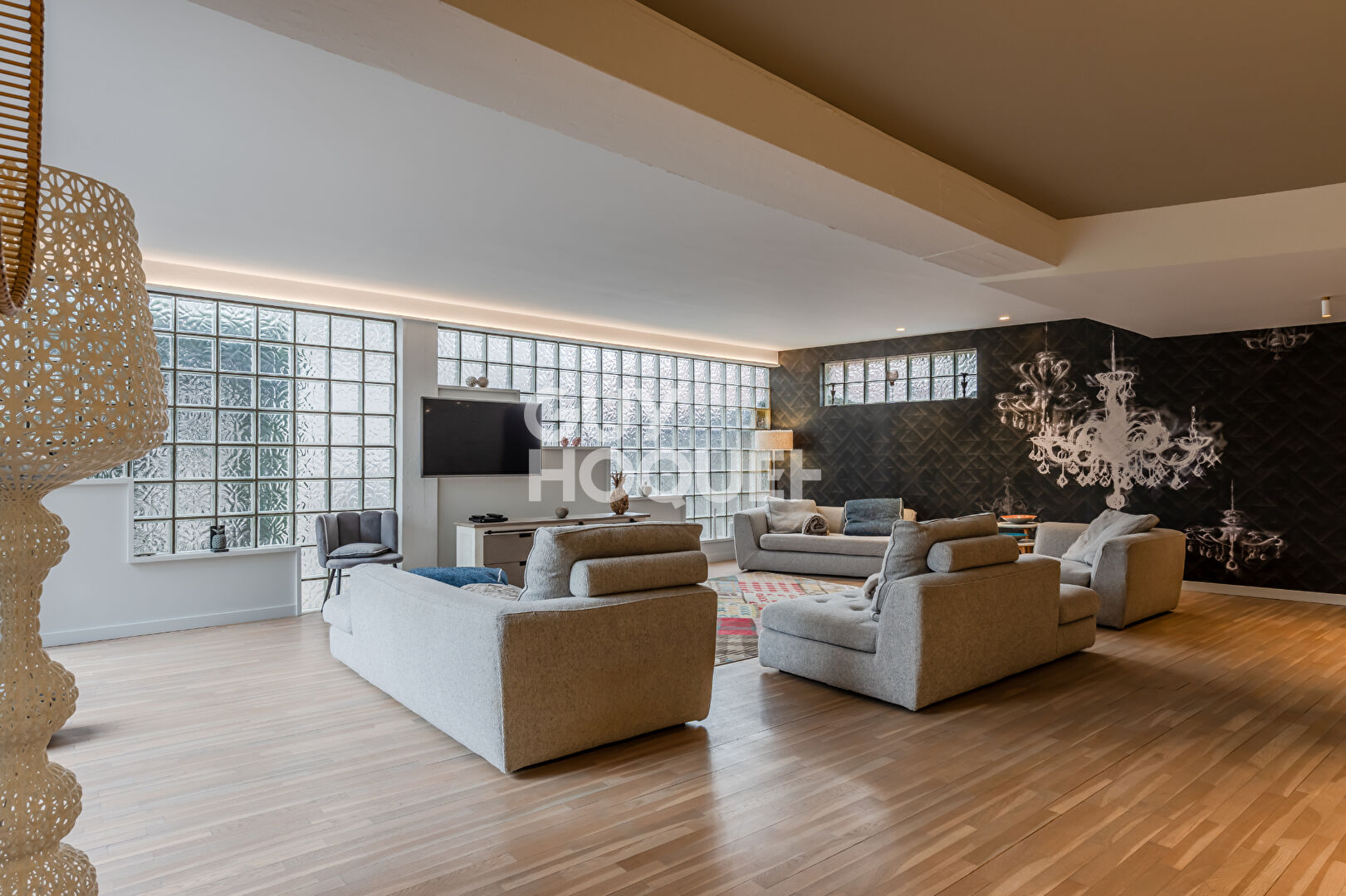 Loft Sainte Foy Les Lyon  / Lyon5  156 m2 carrez et 359 M2 de jardin -parking - climatisation et cave