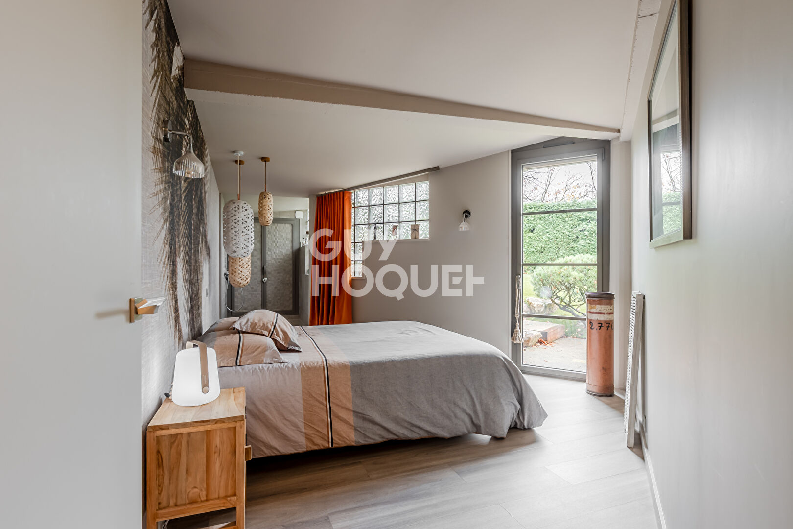 Loft Sainte Foy Les Lyon  / Lyon5  156 m2 carrez et 359 M2 de jardin -parking - climatisation et cave