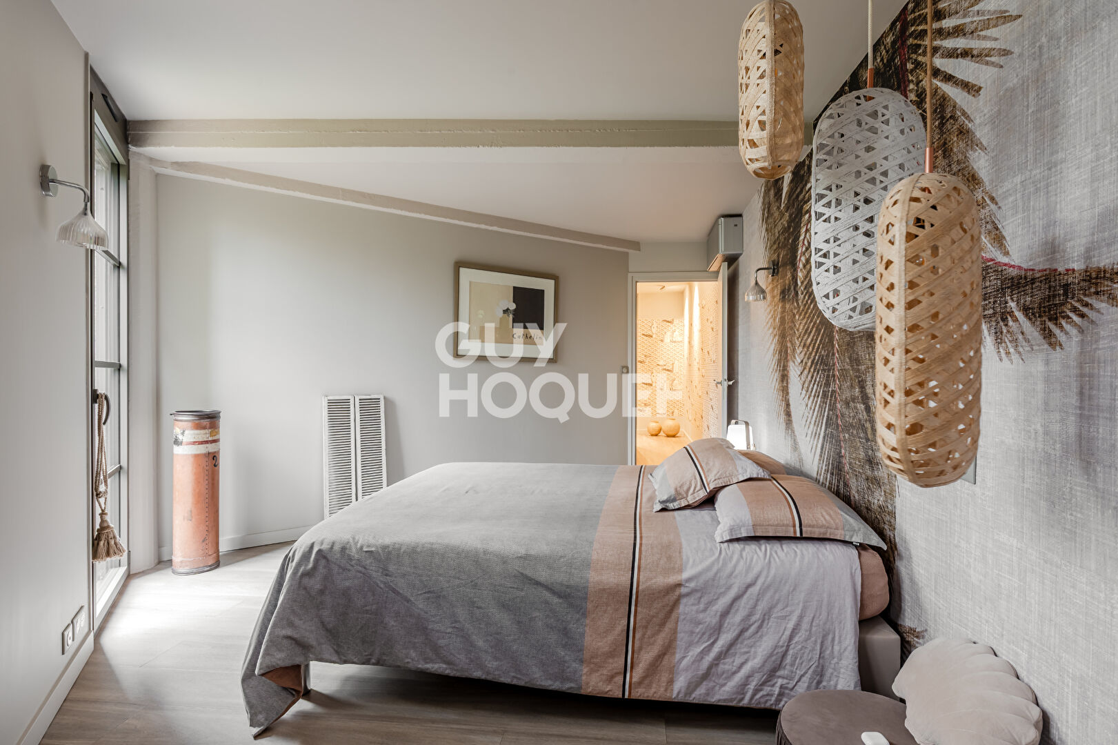 Loft Sainte Foy Les Lyon  / Lyon5  156 m2 carrez et 359 M2 de jardin -parking - climatisation et cave