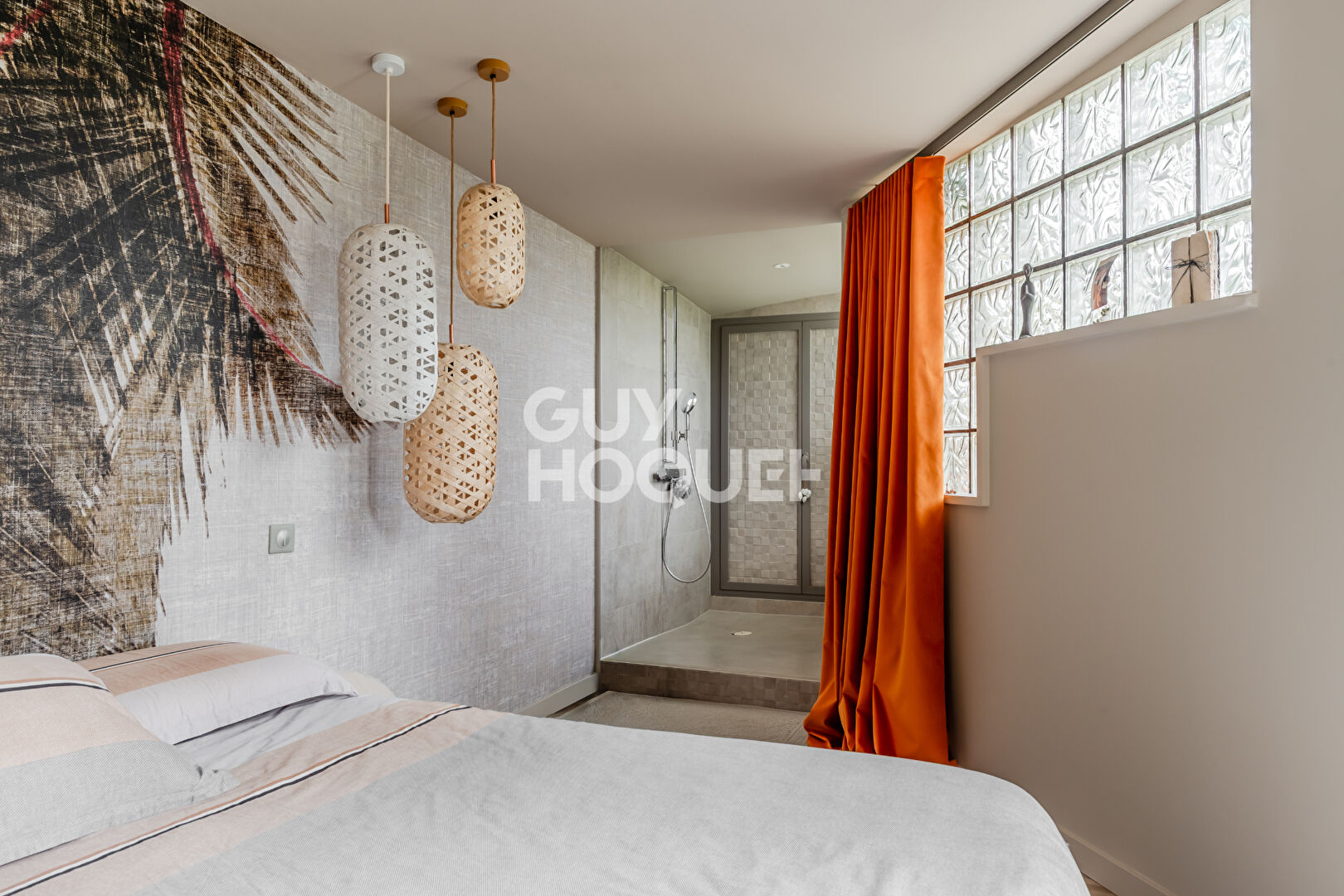 Loft Sainte Foy Les Lyon  / Lyon5  156 m2 carrez et 359 M2 de jardin -parking - climatisation et cave