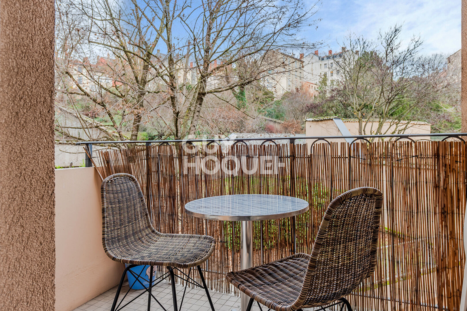 Appartement  2 chambres balcon vue sur jardin- une cave 