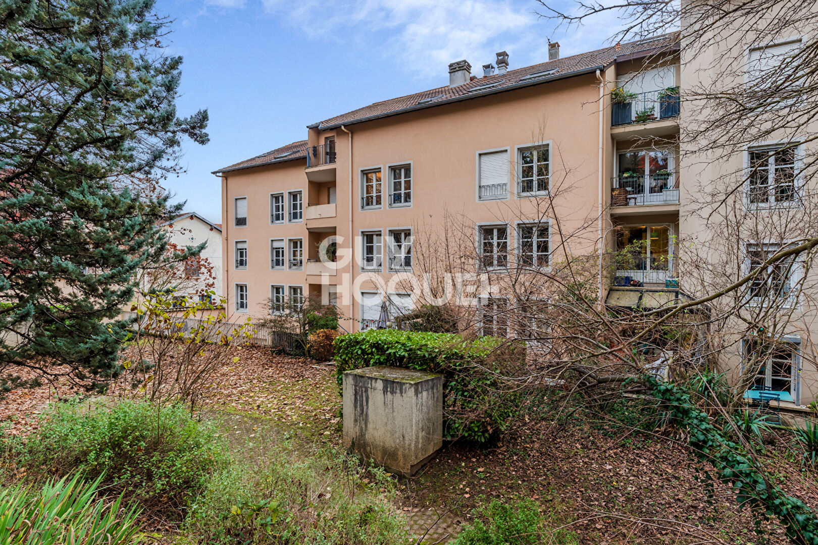 Appartement  2 chambres balcon vue sur jardin- une cave 