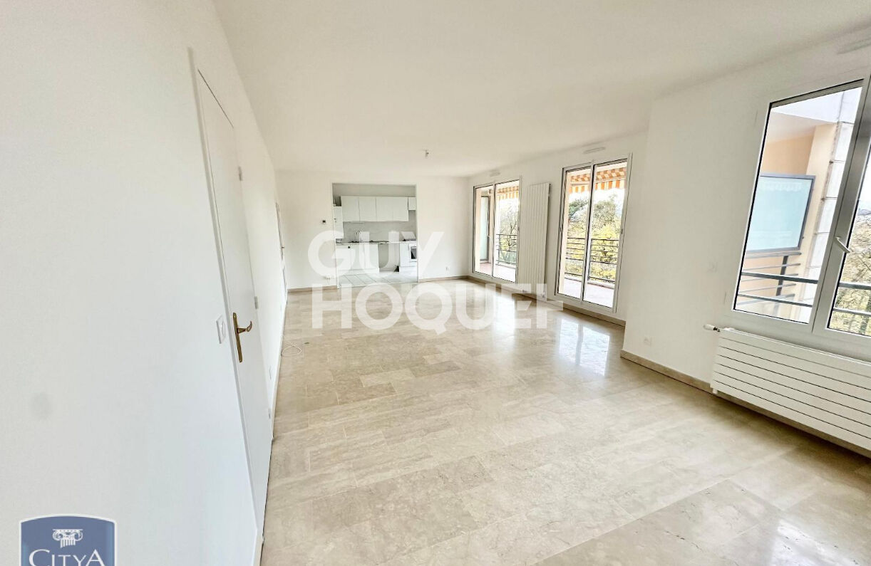 APPARTEMENT T3 RUE D'YPRES NON MEUBLE -  PISCINE, GARDIEN, ESPACES VERTS 