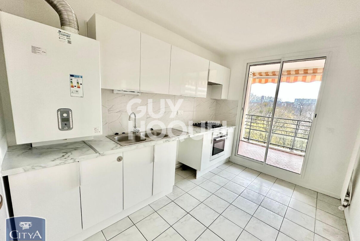 APPARTEMENT T3 RUE D'YPRES NON MEUBLE -  PISCINE, GARDIEN, ESPACES VERTS 