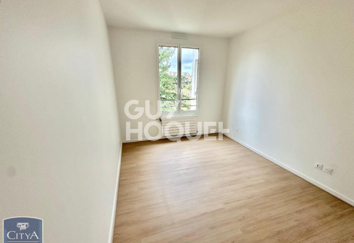 APPARTEMENT T3 RUE D'YPRES NON MEUBLE -  PISCINE, GARDIEN, ESPACES VERTS 