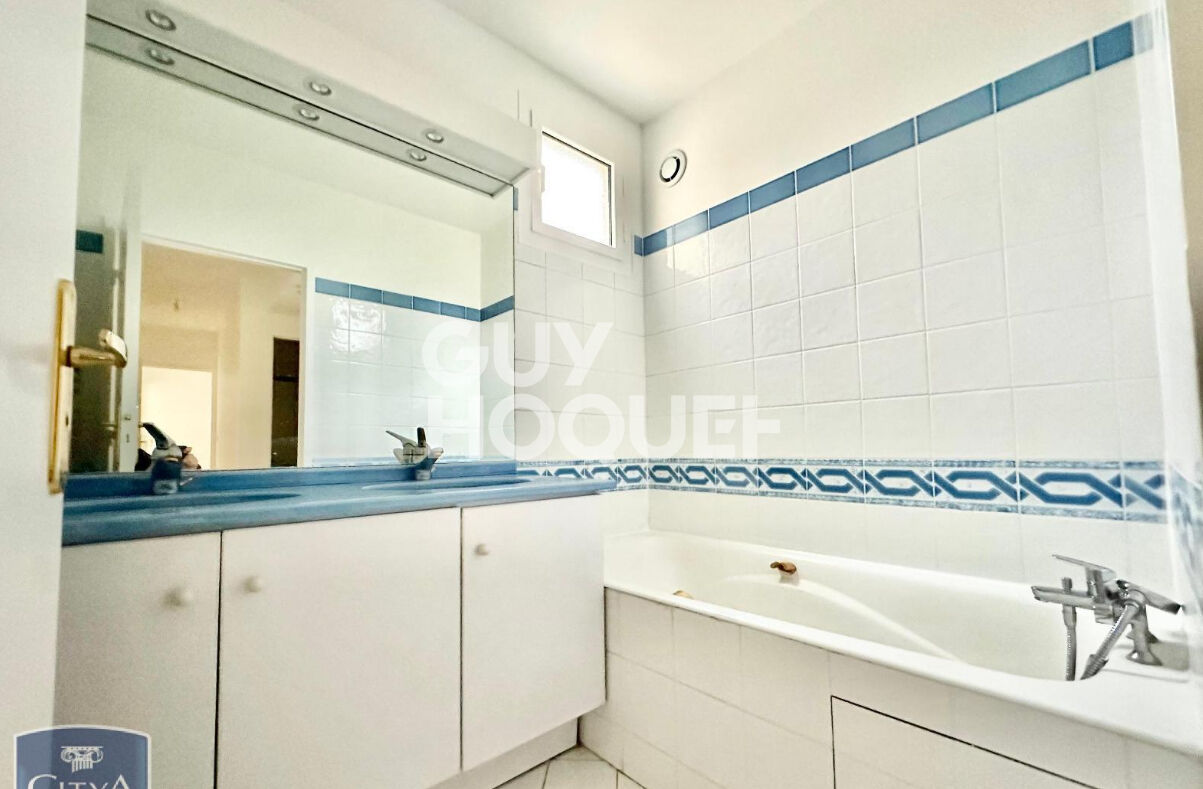 APPARTEMENT T3 RUE D'YPRES NON MEUBLE -  PISCINE, GARDIEN, ESPACES VERTS 