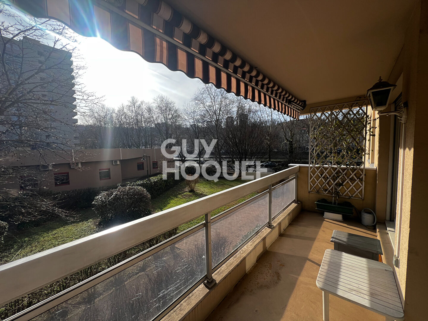 Appartement familial 105 m2 terrasse vue Saône, 2 garages en sous-sol, cave
