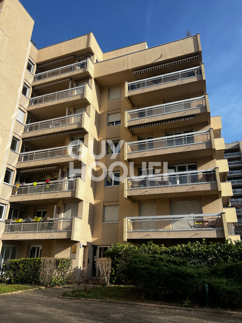 Grand appartement familial avec terrasse + 2 garages en sous-sol + cave