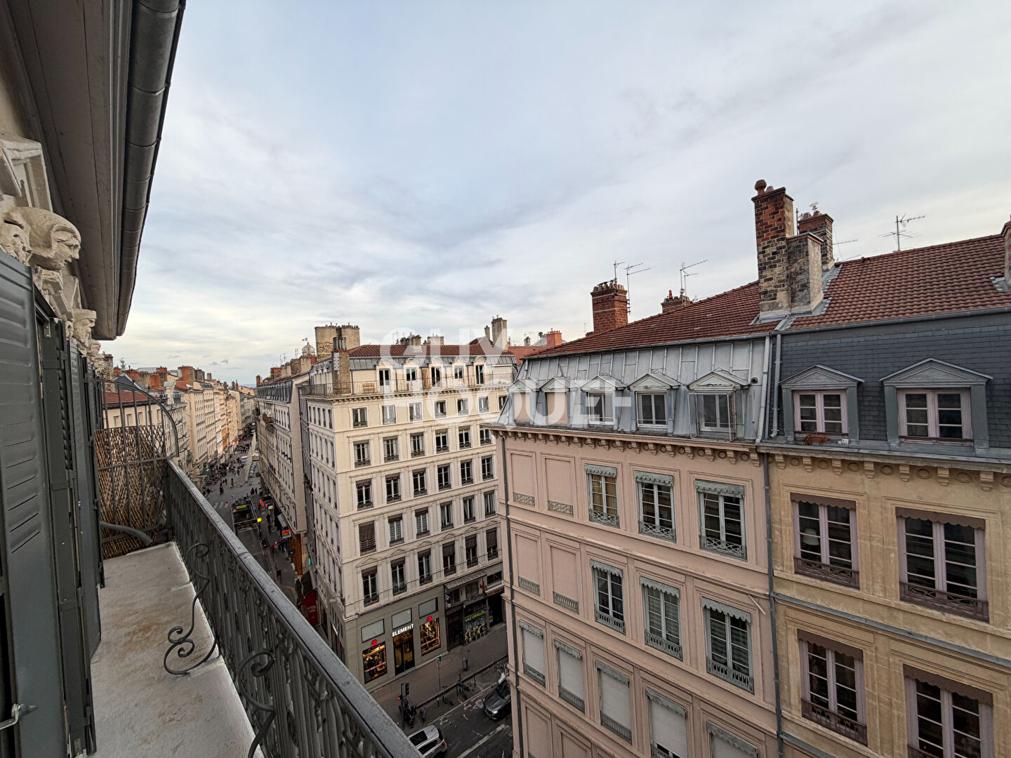 Appartement T3 entièrement refait  avec balcon - secteur terreaux