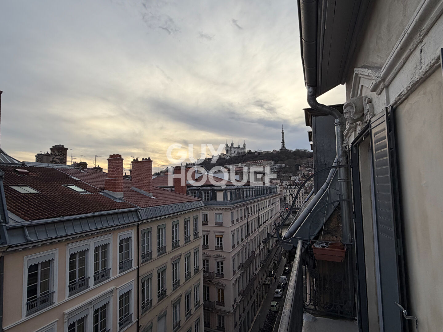 Appartement T3 entièrement refait  avec balcon - secteur terreaux