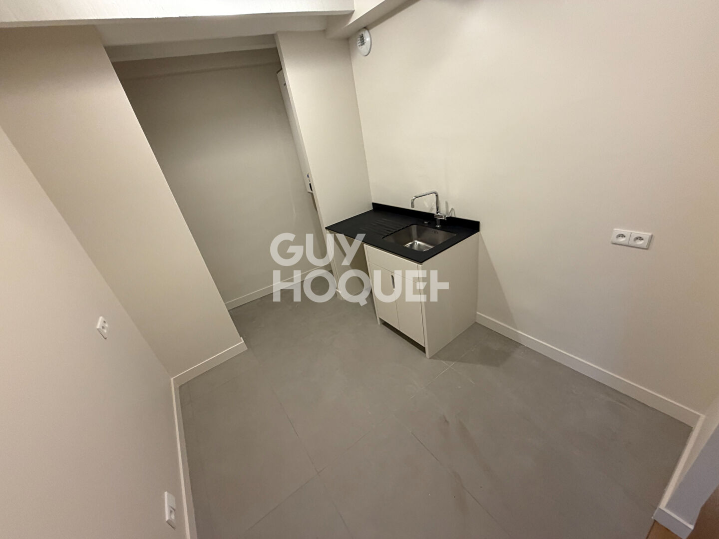 Appartement T3 entièrement refait  avec balcon - secteur terreaux