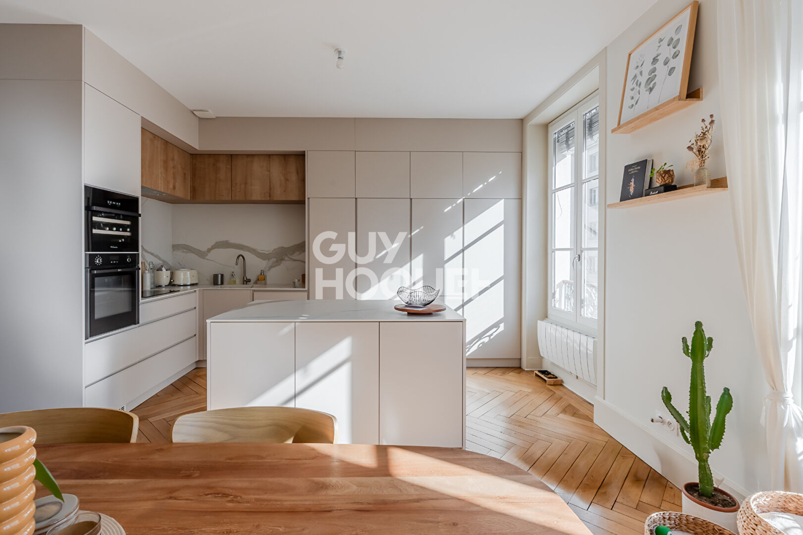 Appartement  traversant - vue dégagée - ascenseur - cave