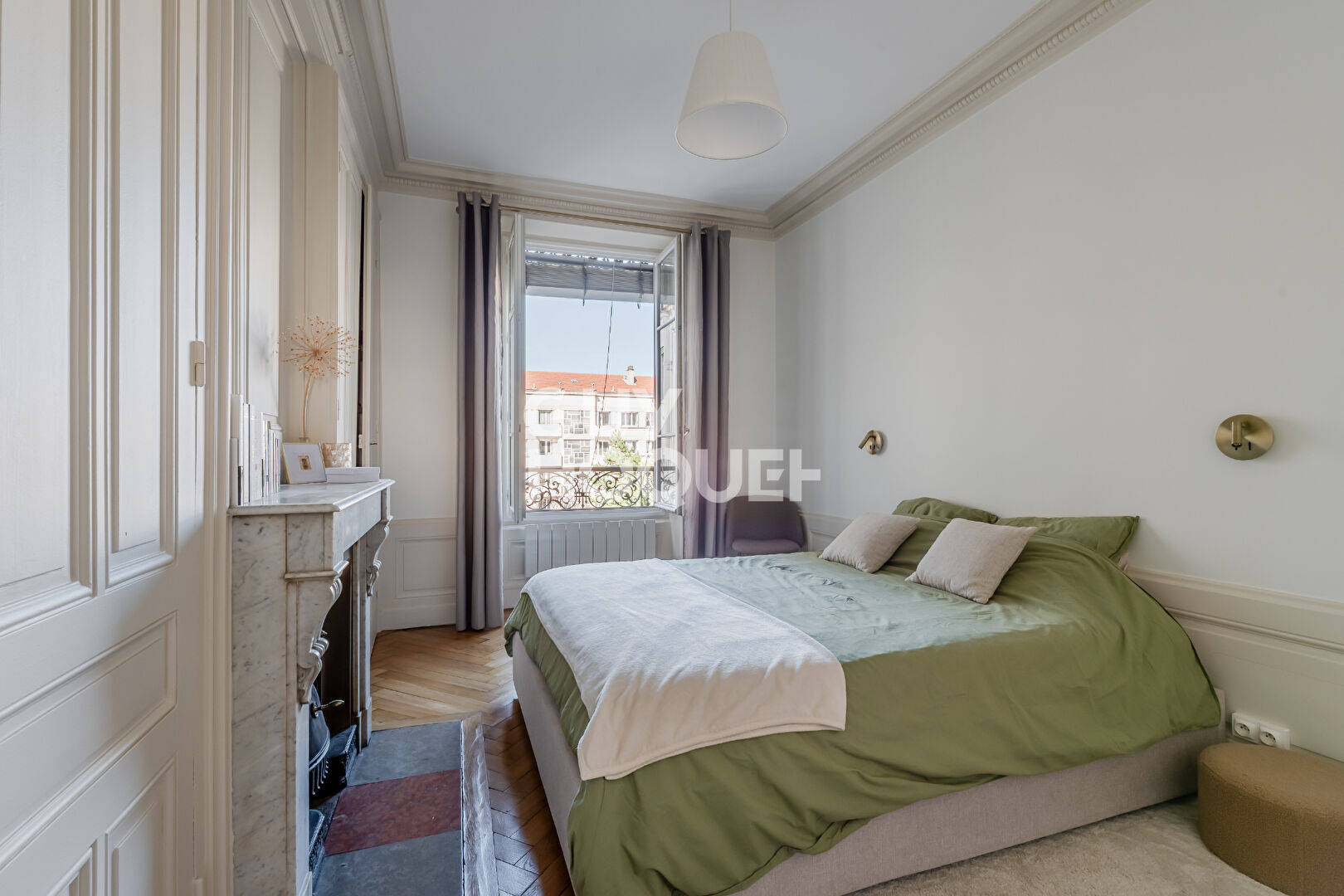 Appartement  traversant - vue dégagée - ascenseur - cave