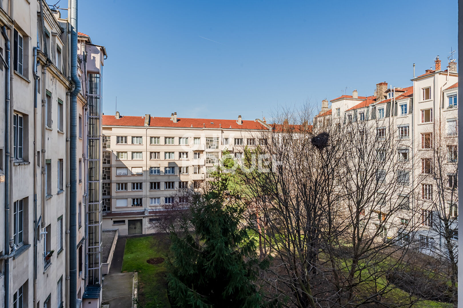 Appartement  traversant - vue dégagée - ascenseur - cave