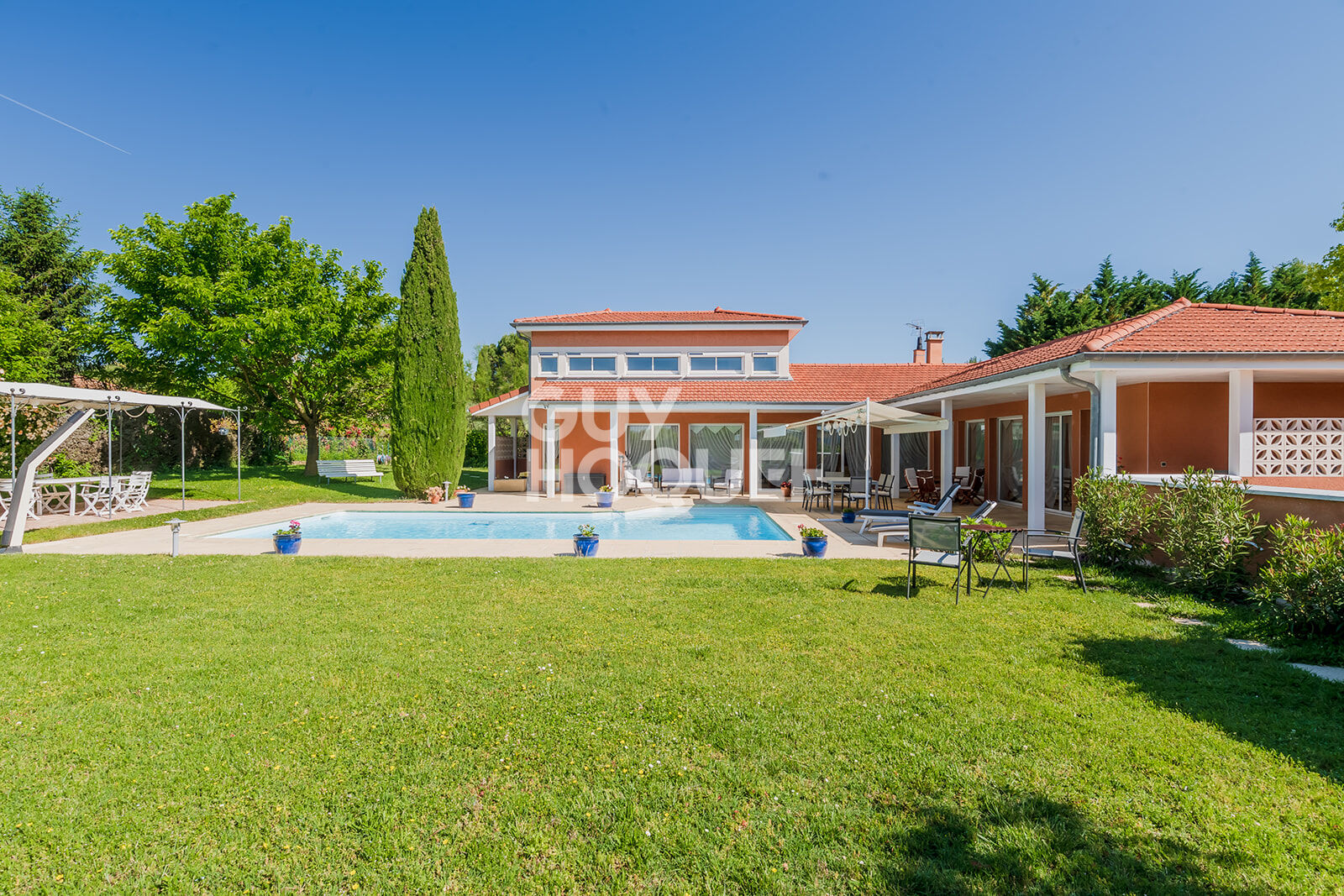 EXCLUSIVITÉ- SUPERBE VILLA DE 170 m² SUR LES HAUTEURS DE ROCHETAILLÉE-SUR-SAÔNE