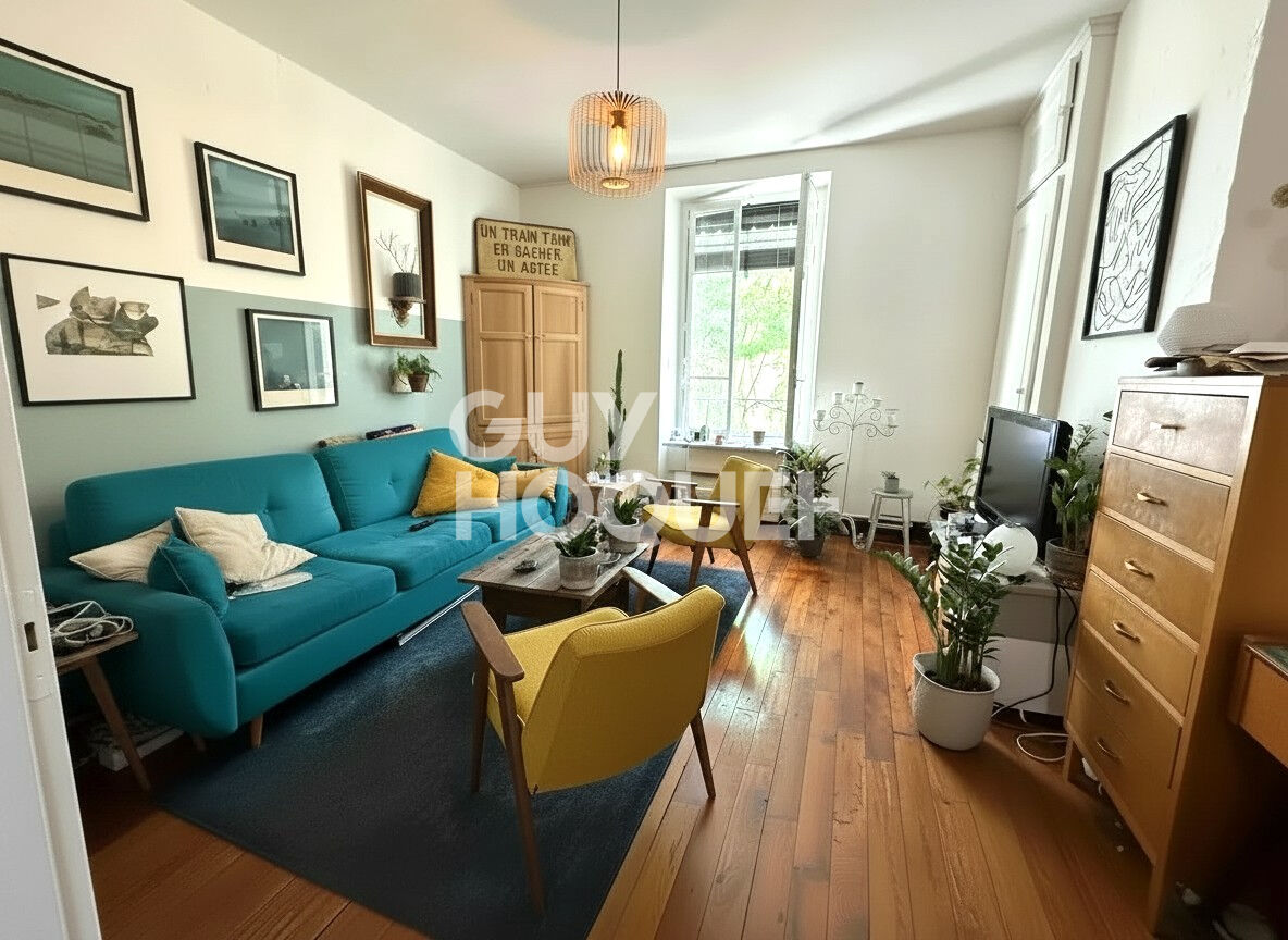Appartement deux pièces avec cave vue dégagée