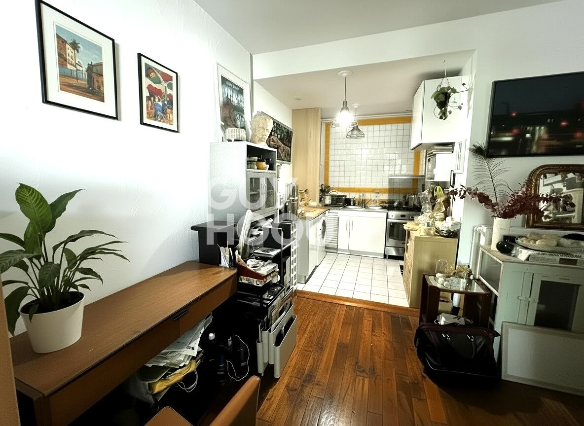 Appartement deux pièces avec cave vue dégagée