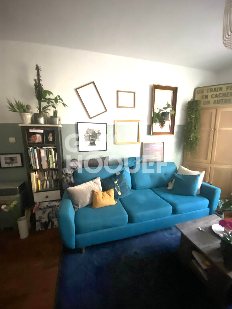 Appartement deux pièces avec cave vue dégagée
