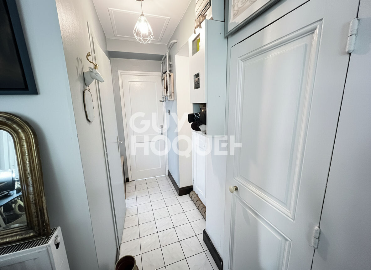 Appartement deux pièces avec cave vue dégagée