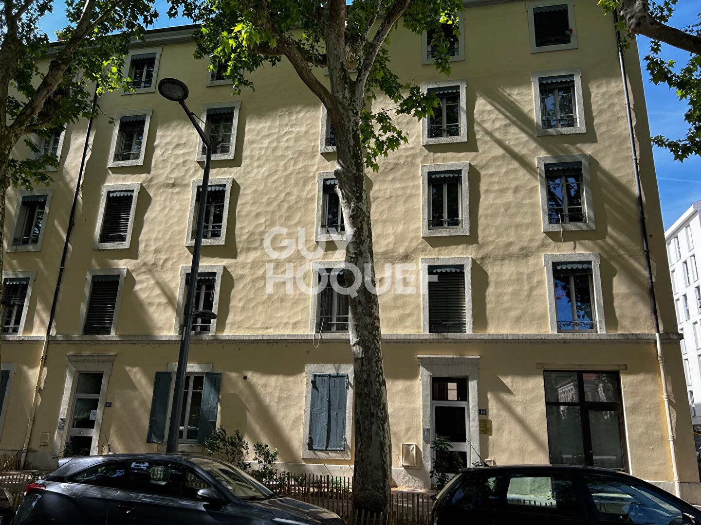 Appartement deux pièces avec cave vue dégagée