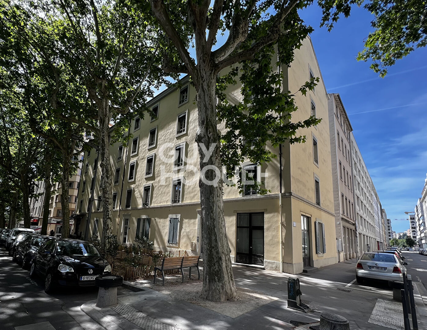 Appartement deux pièces avec cave vue dégagée