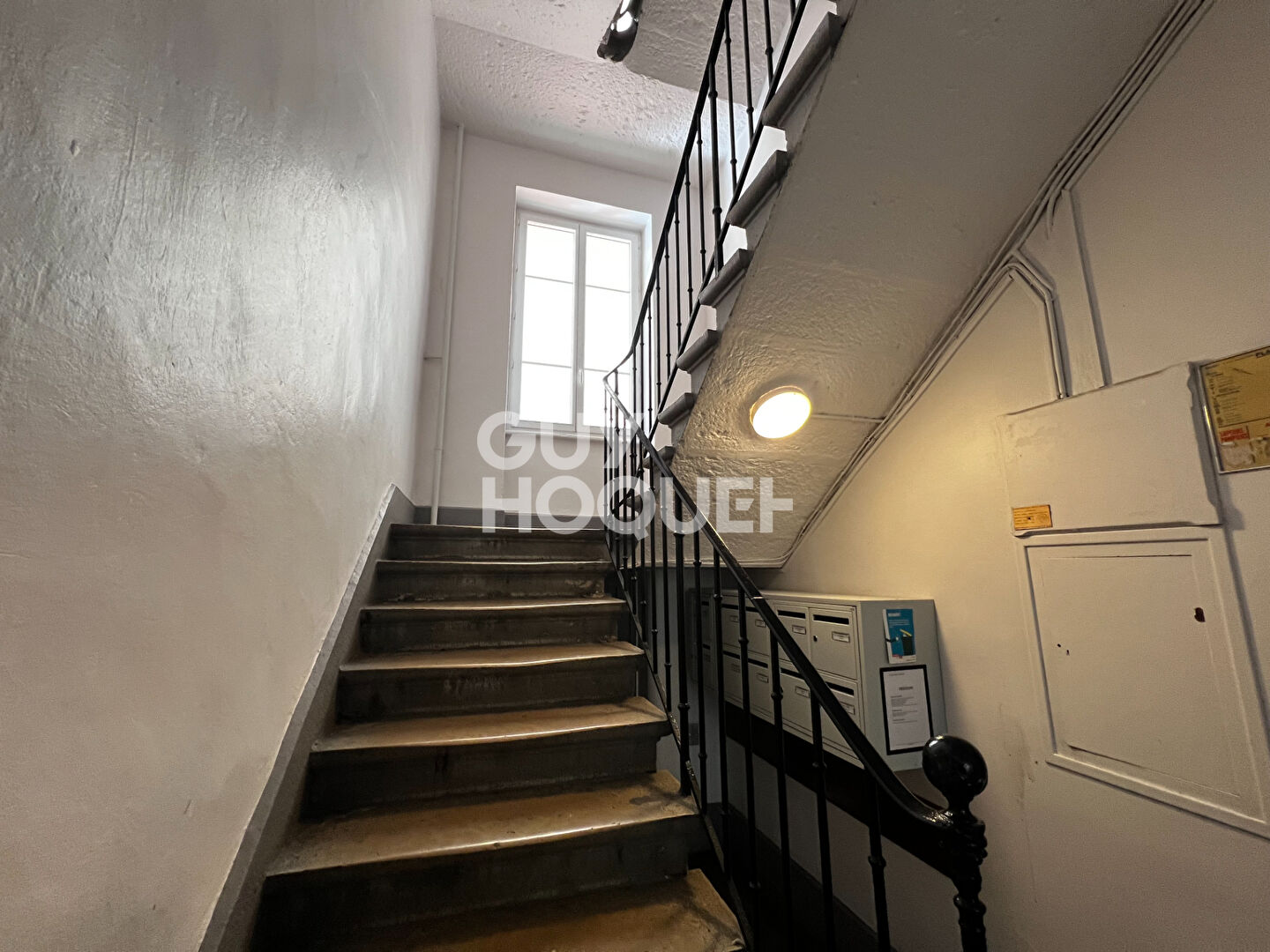 Appartement deux pièces avec cave vue dégagée