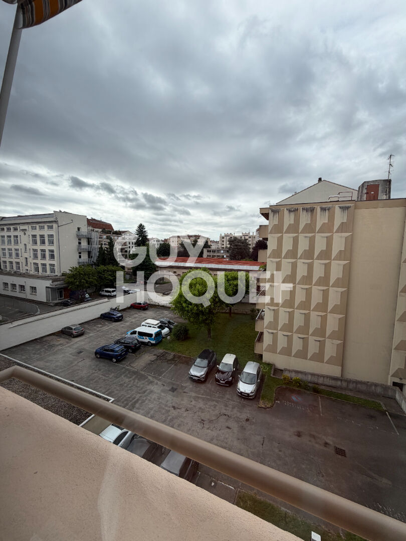 T4 MEUBLE - HENON