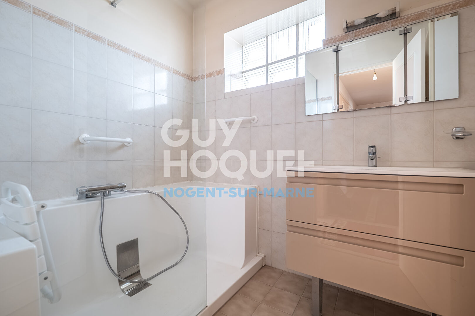 2 Balcon / Ascenseur / Parking