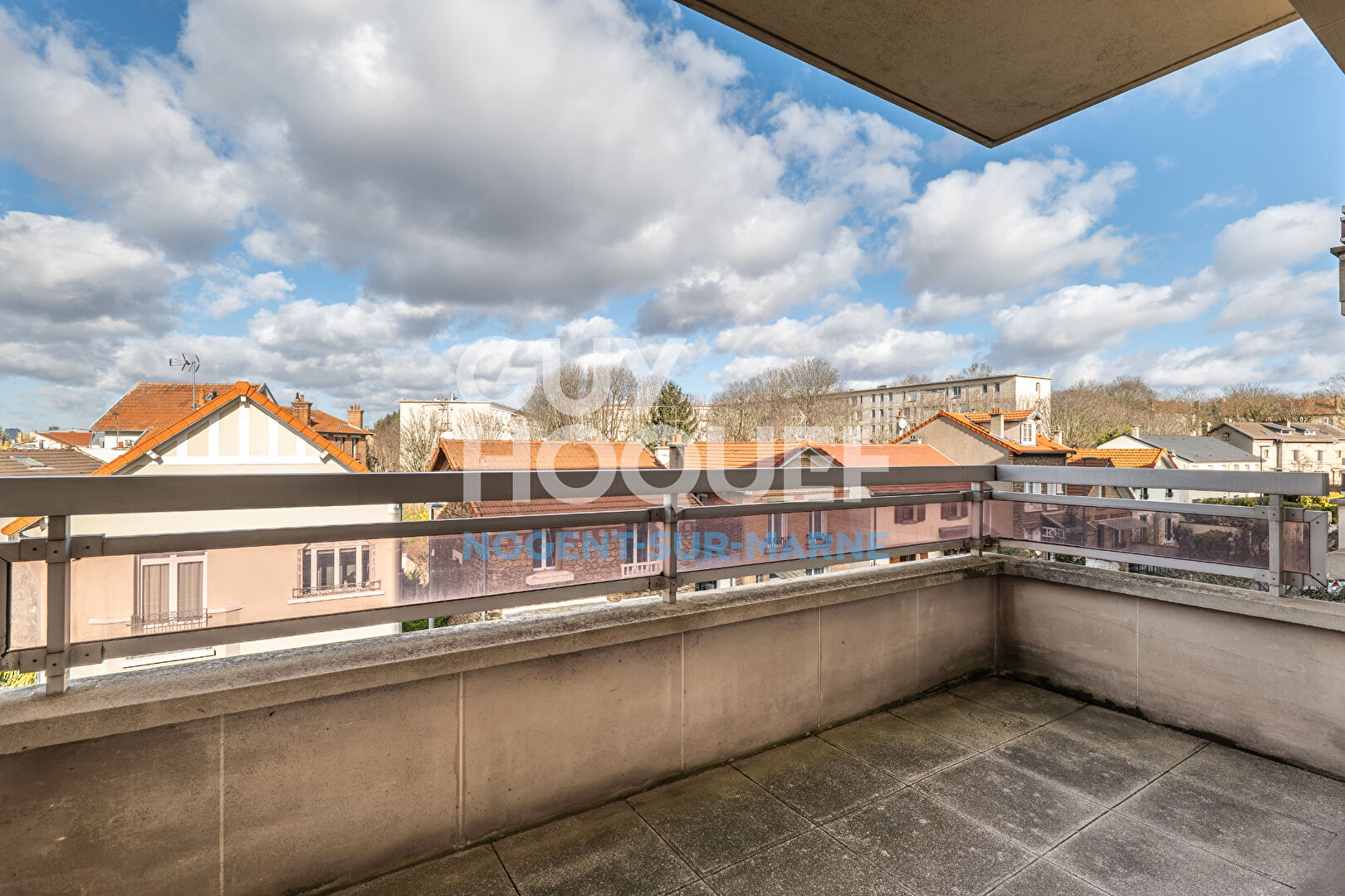 2 Balcon / Ascenseur / Parking