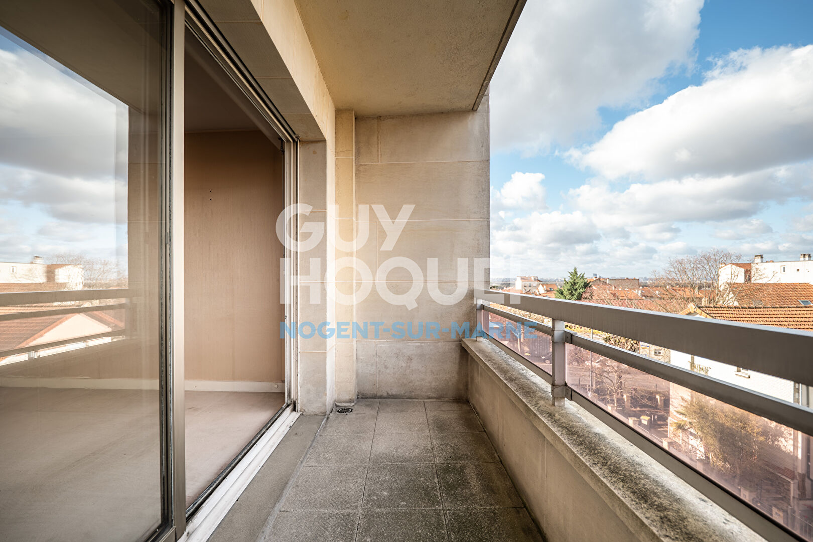 2 Balcon / Ascenseur / Parking