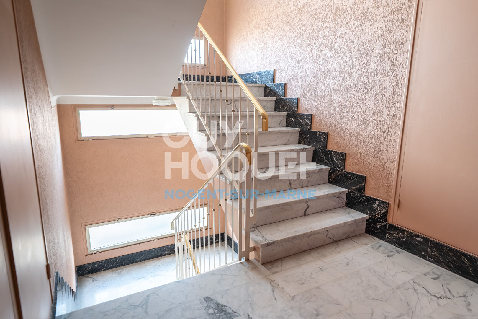 2 Balcon / Ascenseur / Parking