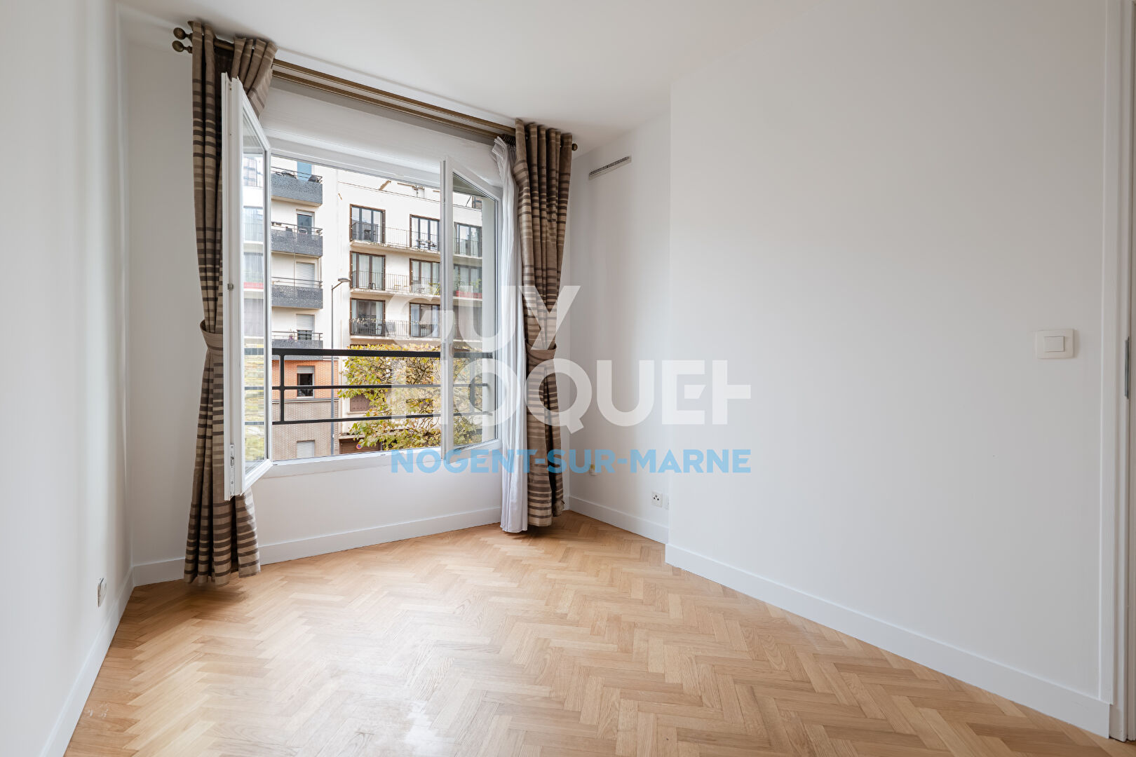 Terrasse / Parking / Ascenseur