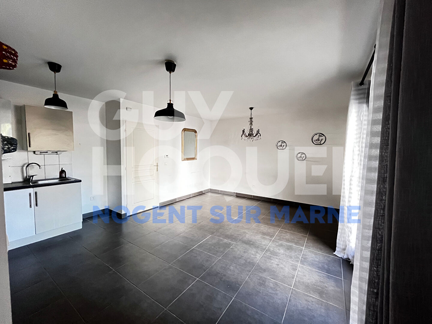 Proche centre-ville / Balcon / Parking