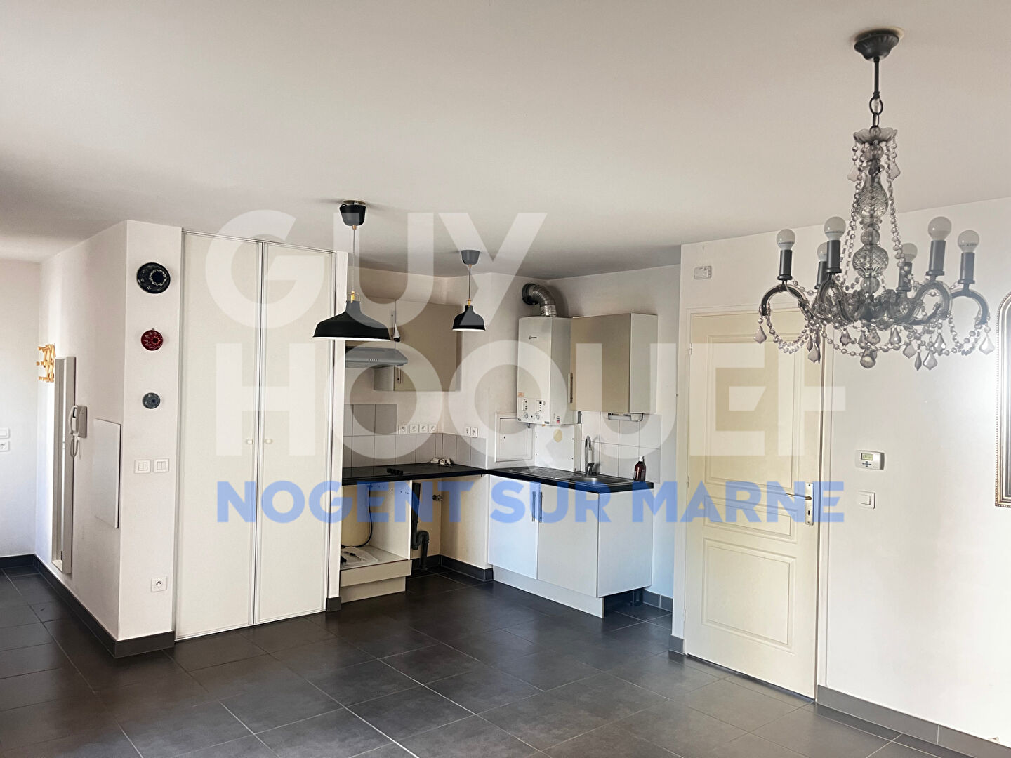 Proche centre-ville / Balcon / Parking