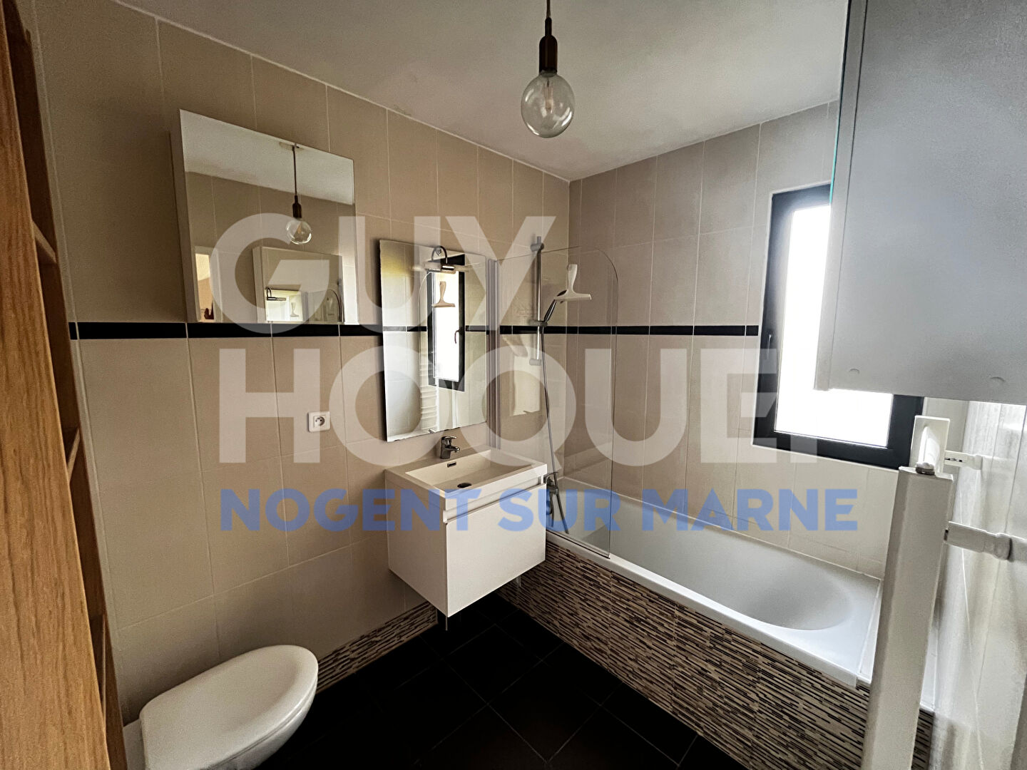 Proche centre-ville / Balcon / Parking