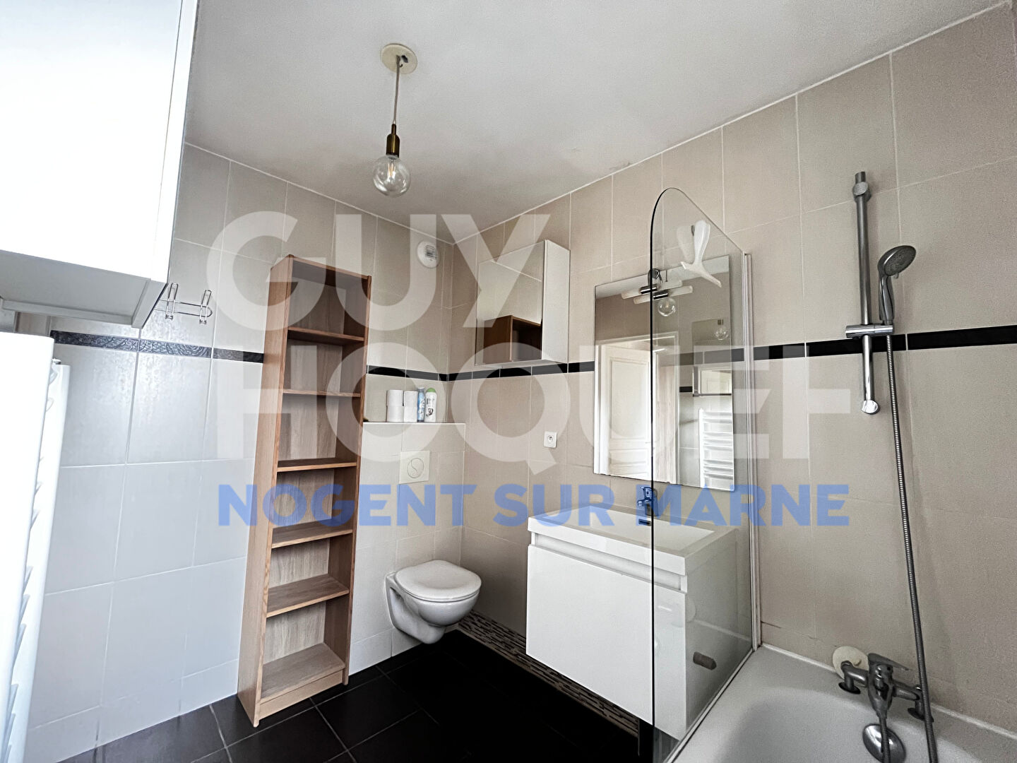 Proche centre-ville / Balcon / Parking