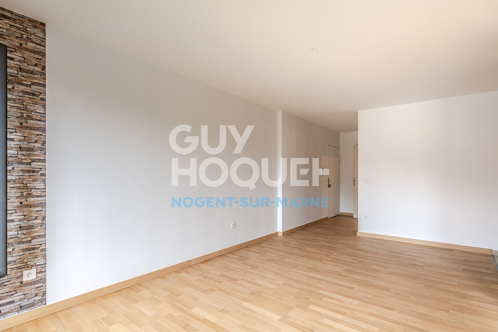 Refait à neuf / Parking / Proche Centre-Ville