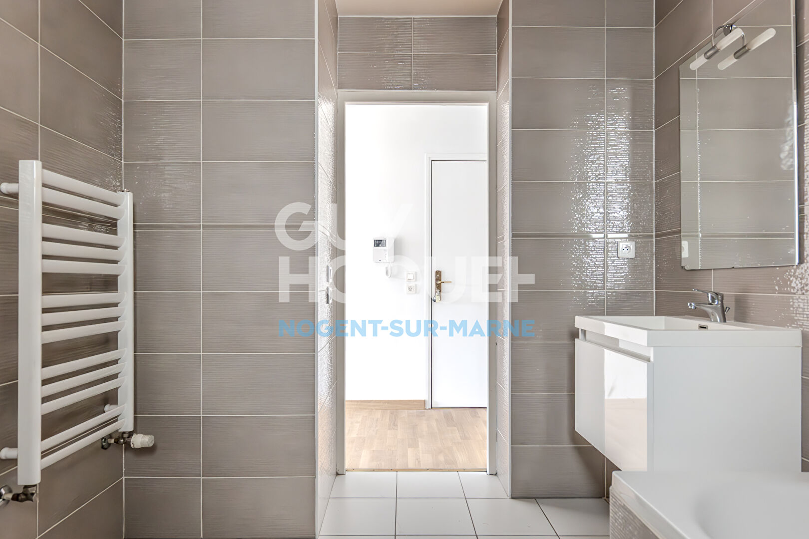 Refait à neuf / Parking / Proche Centre-Ville